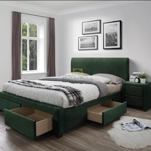 Elegantiškas žalias fotelis – puikus akcentas kambariui