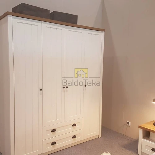 Pušies ir ąžuolo derinys – šiuolaikiškas dizainas