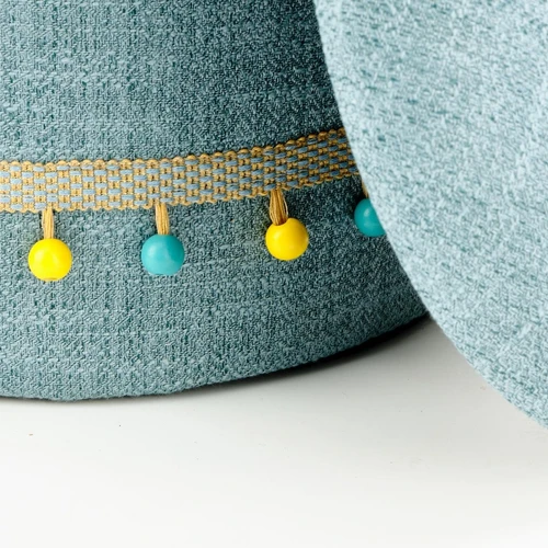 Modernūs audinio baldai su laikymo funkcija