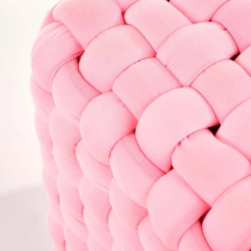 Minkšta ir šilta audinio pagalvė šviesiai rožinės spalvos