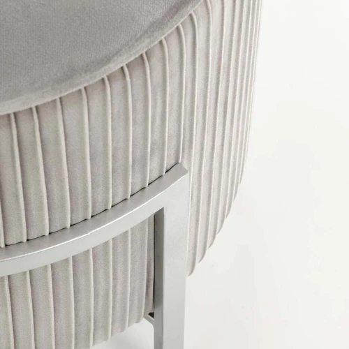 Aksominis audinio pufas su laikymo funkcija