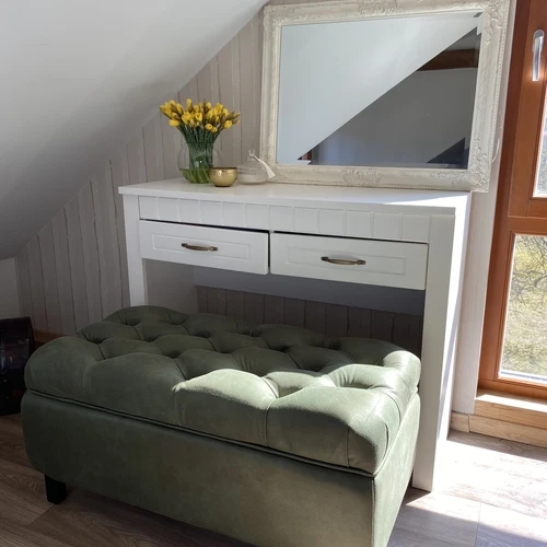 Daugiafunkcis pufas: kojų kėdutė, staliukas ar interjero detalė