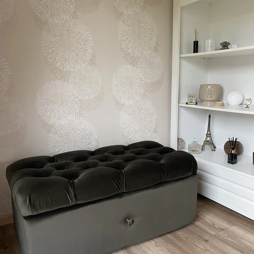 Daugiafunkcis pufas: kojų kėdutė, staliukas ar interjero detalė