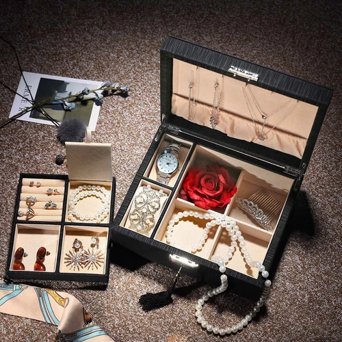 Saugokite vertybes stilingoje juodos odos dėžutėje