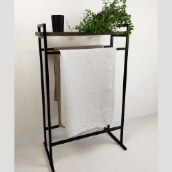 Natūralaus ąžuolo kabykla su juodu metalu