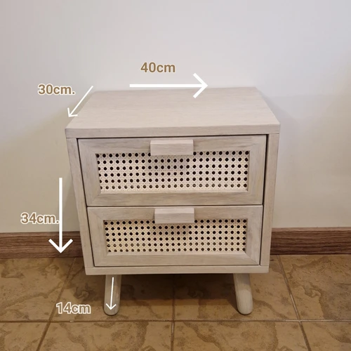 Unikalios spintelės su ratano stalčiais ir baltu atspalviu