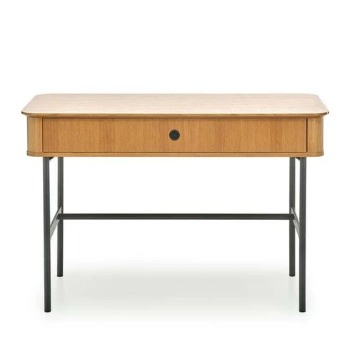 Natūralaus ąžuolo ir juodos spalvos stalas – tobulas biuro ar namų interjeras