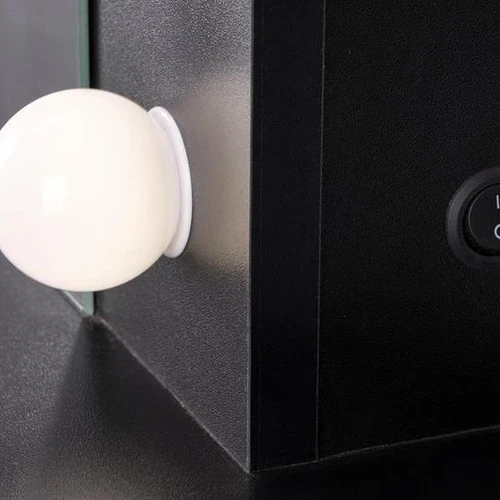 Laminuota spinta su šiuolaikišku stiliumi