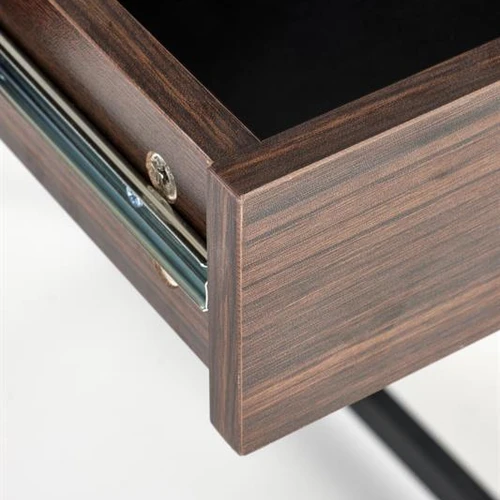 Stilinga spinta su milteliniu plienu ir riešuto spalva