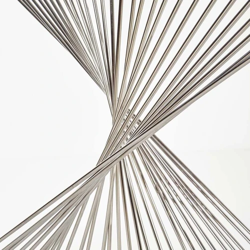 Elegantiškas stalas su rūkytu stiklu ir sidabro atspalviu