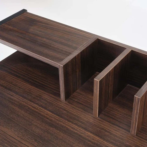 Patikima spinta iš laminuotos medžio drožlių plokštės