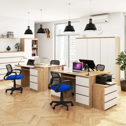 Modernus rašomasis stalas su atsparia plokšte ir erdviu išdėstymu