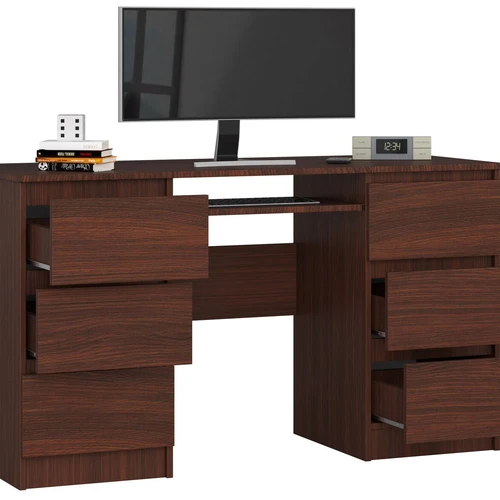 Tamsiai rudas rašomasis stalas su dideliu stalviršiu ir patvariu dizainu