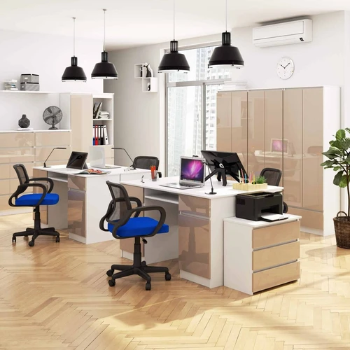 Lengvai surinkamas rašomasis stalas su metaliniais kreiptuvais