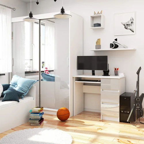 Modernus kompiuterio stalas su dideliu išdėstymo plotu