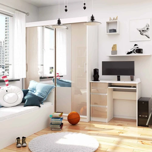 Patvarus stalas su laminuotais fasadais ir klaviatūros lenta