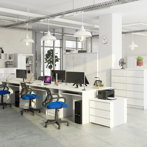 Baltas CLP stalas – idealus kompiuteriniam darbui