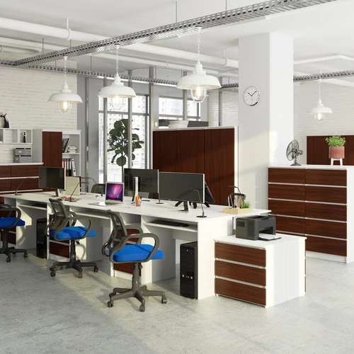 Patogus savaiminio surinkimo rašomasis stalas su daug vietos