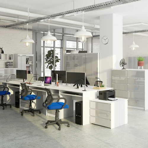 Stalas iš dilimui atsparios plokštės su 16 mm storio lenta