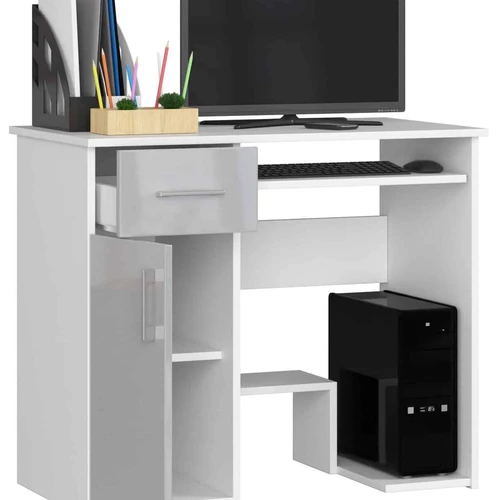 Baltas rašomasis stalas su metaliniais fasadais ir sidabrinėmis rankenomis