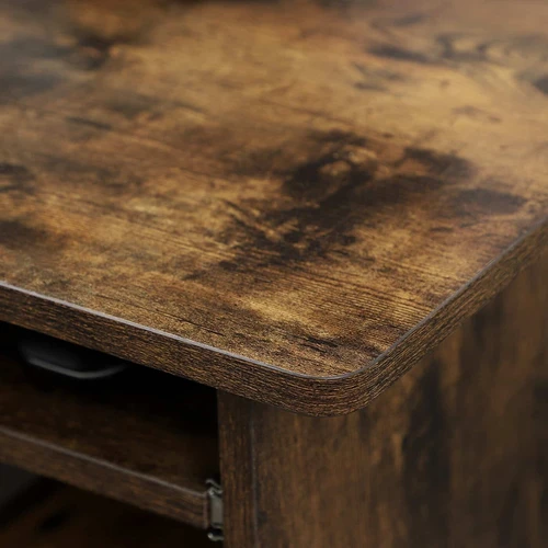 Komplekte su priedais ir instrukcija |