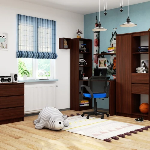 Tamsiai rudas stalas su patogiu ir stabilu stalviršiu