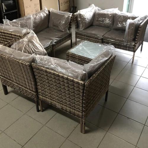 Išskirtinis 7 dalių lauko baldų rinkinys – jaukumas ir kokybė