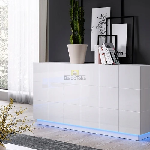 Modernus stalas su cokoliu ir kojelėmis