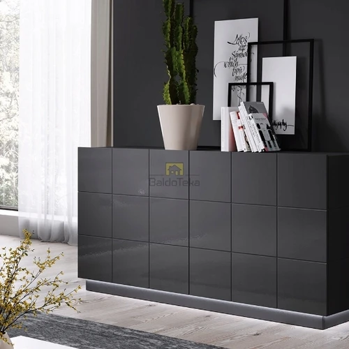 Stalas su reguliuojamu aukščiu ir apšvietimu