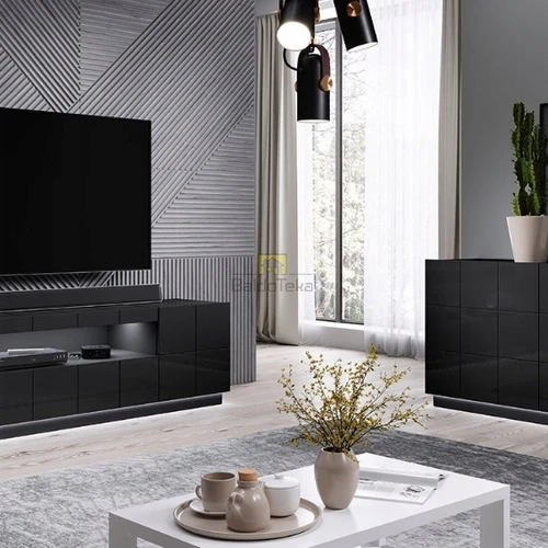 Kompaktiška juoda TV spinta su MDF medžiaga ir reguliuojamu aukščiu