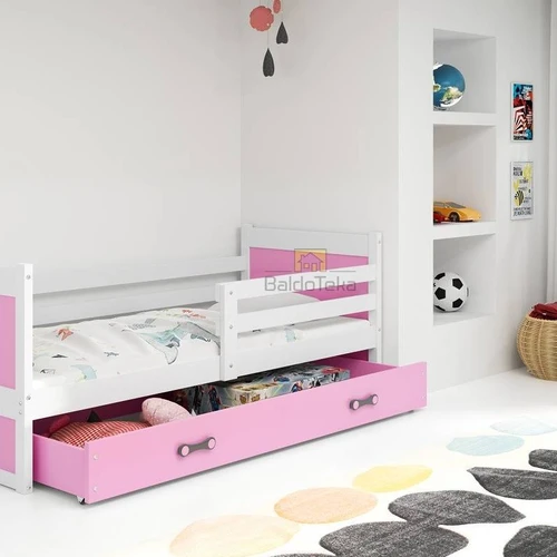 Pušies mediena ir MDF – tvirtas ir stilingas vaikiškos lovos rinkinys su universaliu montavimu