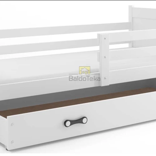 Natūralios pušies mediena ir MDF – tvirtas ir patvarus vaikiškos lovos rinkinys