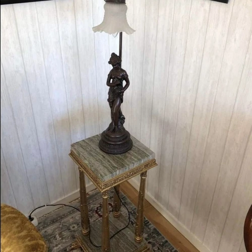 Patogi sofos komplektacija su staliuku – jūsų namų širdis