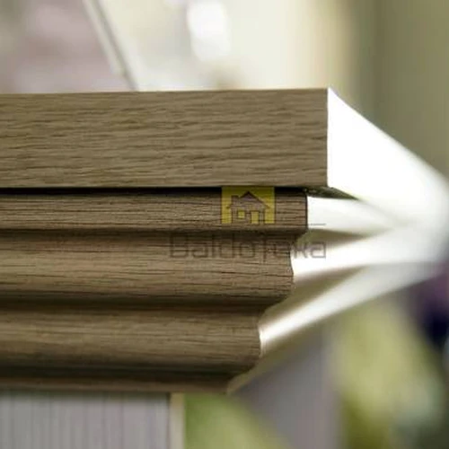 Stilinga spintelė šiaurės pušis ir laukinis ąžuolas