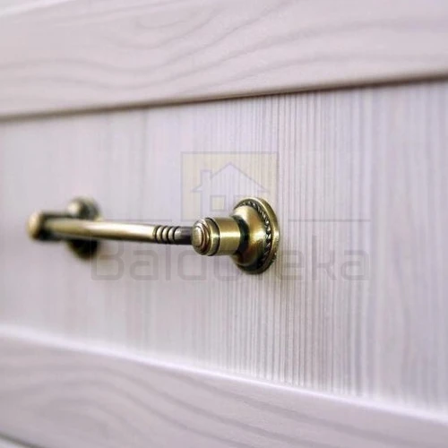 Patogi ir erdvi spinta su natūralių medžiagų apdaila