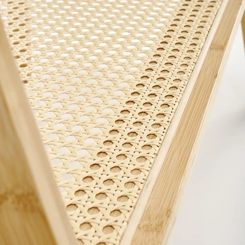 Bambuko kėdė su rotango detalėmis ir šilta spalva