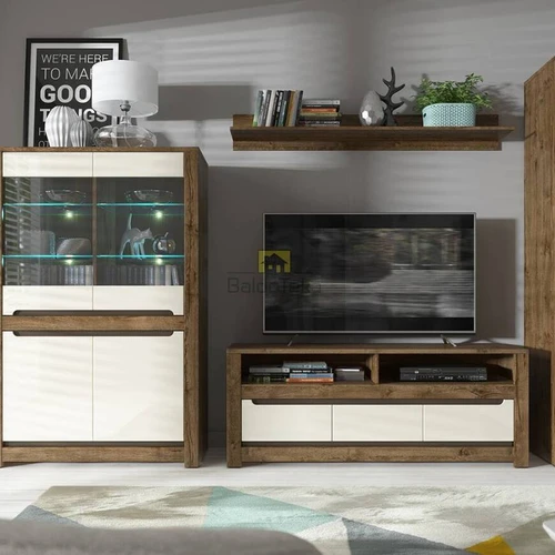 Elegant Oak April Design with Glossy Pearl Accents