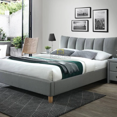 Gobeleno ir natūralaus medžio derinys