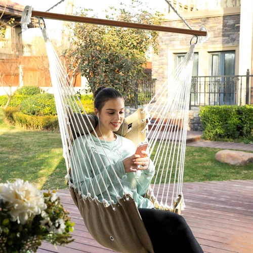 Patogi pakabinama kėdė terasai ar miegamajam