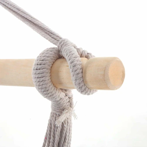 Raudona pakabinama kėdė iš poliesterio ir medvilnės