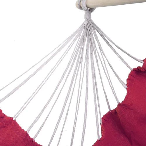 Idealus poilsis gamtoje su pakabinama kėde