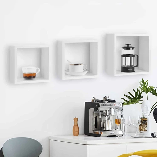 Baltos spalvos sieninė lentyna – modernumas ir praktiškumas