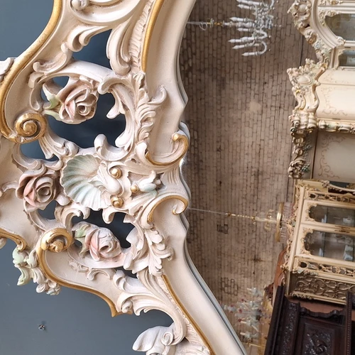 Puiki būklės baroko komoda – namų šedevras