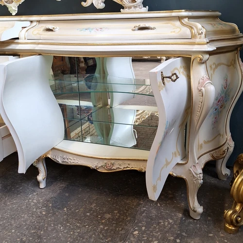 Didelė baroko stiliaus komoda su veidrodžiu