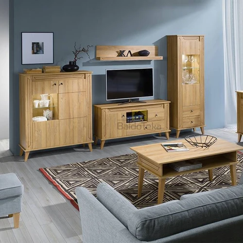 Elegantiška spinta su metalinėmis detalėmis ir pasirinktina spalva