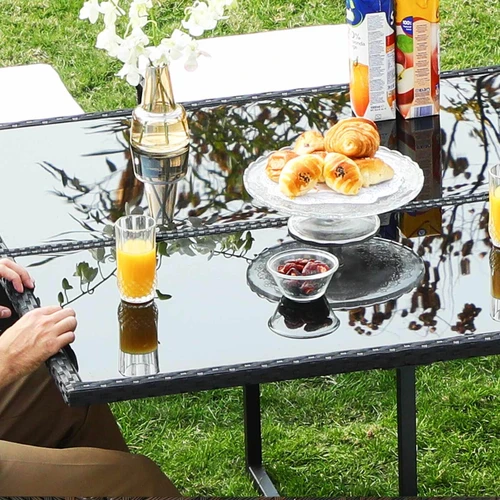 Kompaktiškas sodo baldų komplektas su taburetėmis ir pagalvėlėmis