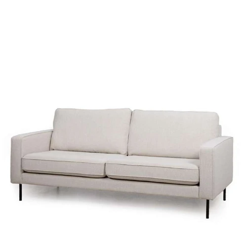 Erdvi sofa su kontrastingomis kojelėmis ir šiuolaikišku dizainu