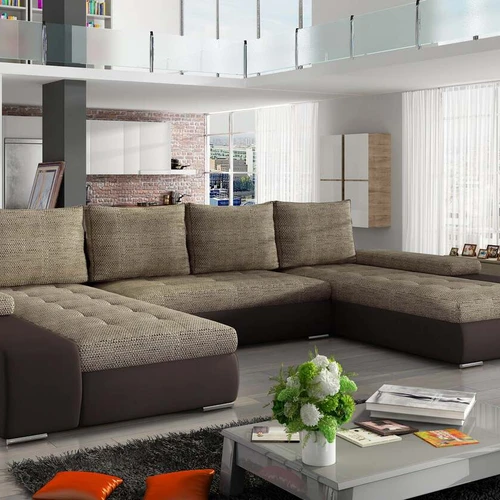 Subtiliu skiautiniu dekoruota kampinė sofa su papildomomis pagalvėlėmis