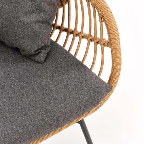 Natūrali rotango sofos lova su moderniu dizainu ir patogiu audiniu