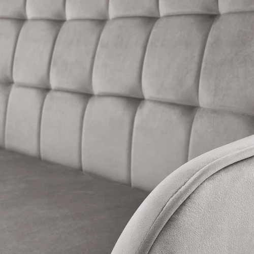 Stilinga sofos lova su minkštais apmušalais ir tvirtu plieniniu pagrindu